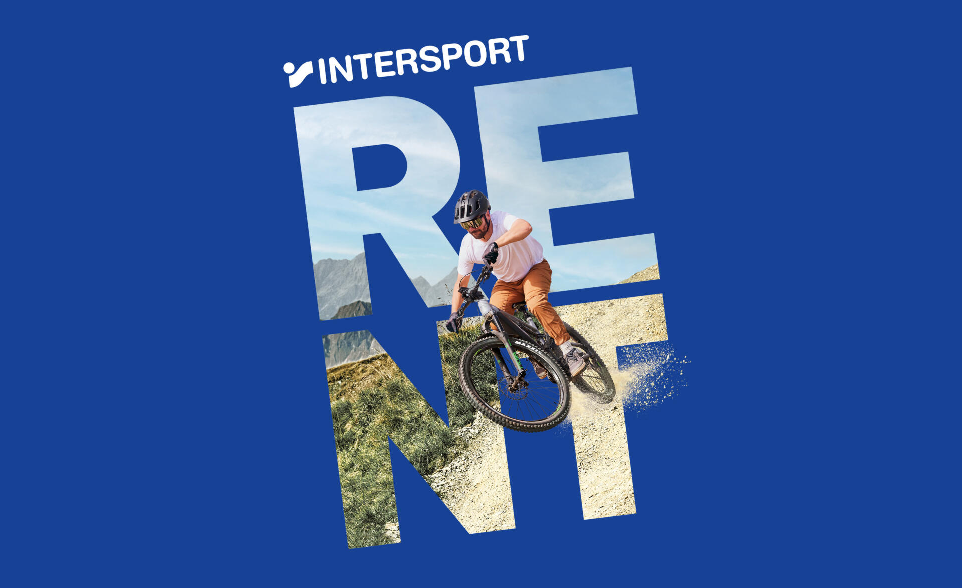 Radfahrer mit Helm fährt auf einem Bergpfad, überlagert von einem großen weißen „RENT”-Schriftzug und blauem Hintergrund. Dynamischer und abenteuerlicher Ton.