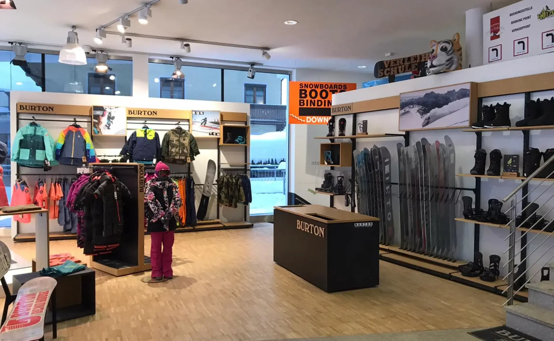 Snowboard-Shop INTERSPORT Innenausstattung