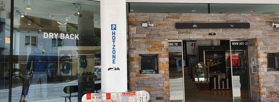 Snowboard and Salewa Shop INTERSPORT outterior