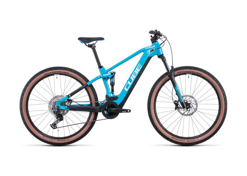 Elektrisches Mountainbike mit auffälligem blauen Rahmen, dicken schwarzen Reifen und Scheibenbremsen. Das Design ist schlank und modern und vermittelt Abenteuerlust und Agilität.